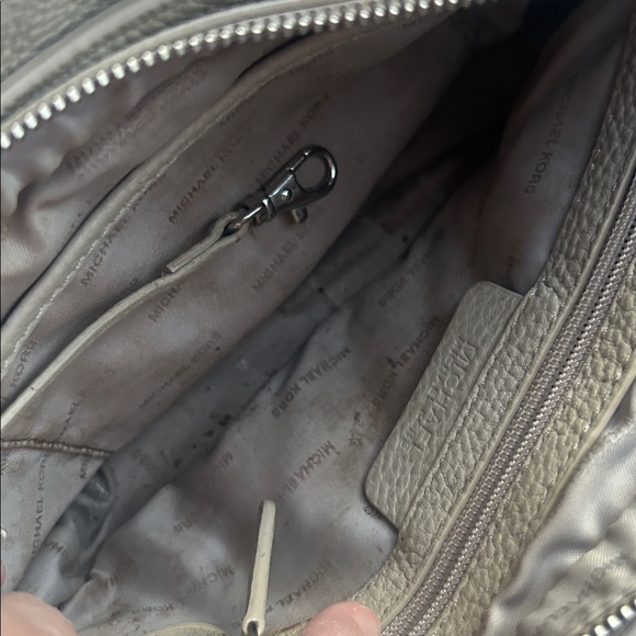 Michael Kors tan pebbled leather chain crossbody bag neutral moto flawed - Picture 10 of 11